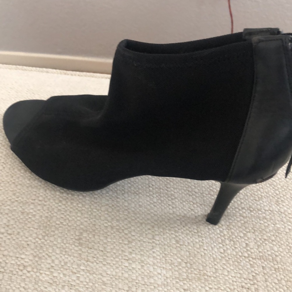 Stretchable Kitten-heel Booties - Picture 3 of 5